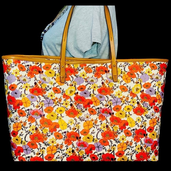 Tory Burch Kerrington Tote - Picture 2 of 5